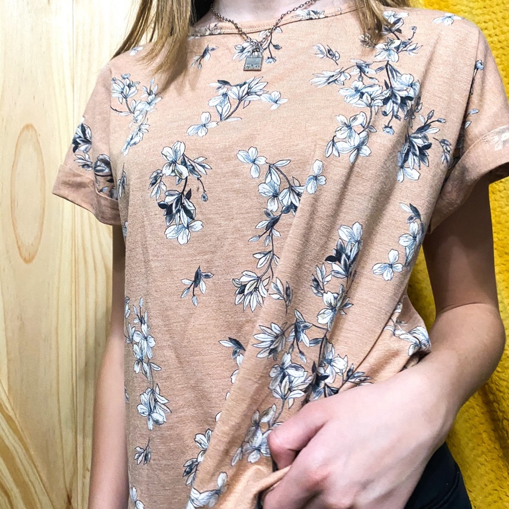 Floral top - Picture 2 of 9